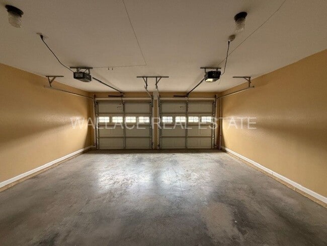 Building Photo - UPDATED 2 BEDROOM CONDO IN ADMIRAL BEND!!