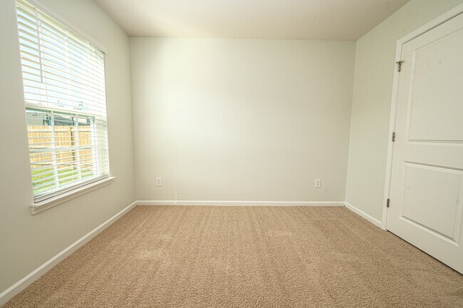 Building Photo - 4016 Madeline Farm Blvd