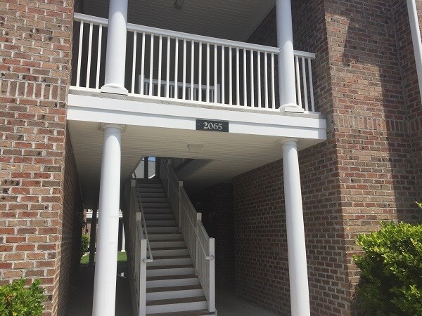 Building Photo - 2065 Silvercrest Dr