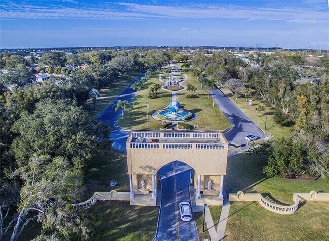 Building Photo - 2404 Florentine Way