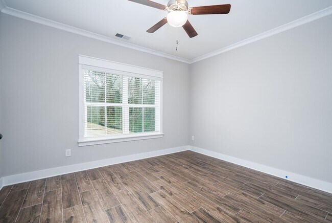 Building Photo - 1524 Cottage Grv