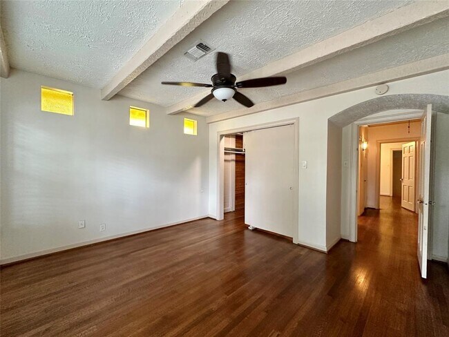 Building Photo - 709 W 34th St