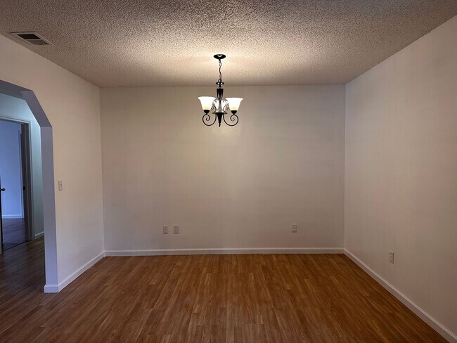 Building Photo - 562 Mush Bluff Rd