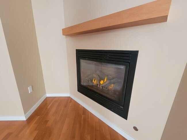 Building Photo - Luxury, Spacious 1 bedroom Apartment in Boulder at the Famous Peloton