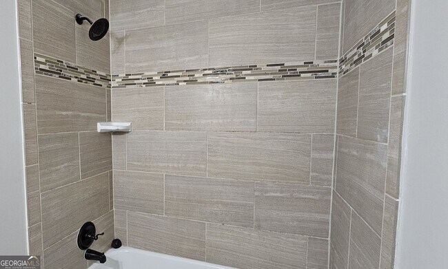 Building Photo - 1752 Parkhill Dr