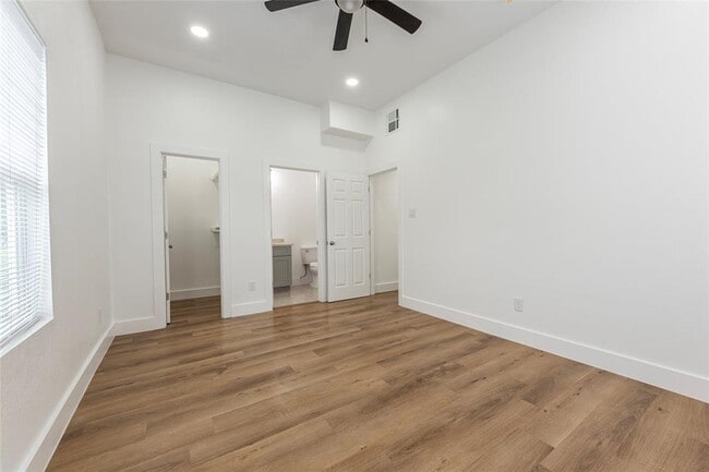 Building Photo - 9727 A/B Cargill St