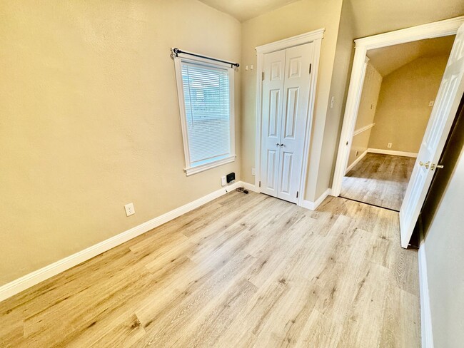 Building Photo - Cozy Oakland 2Bed/1Ba Home in a Private St...