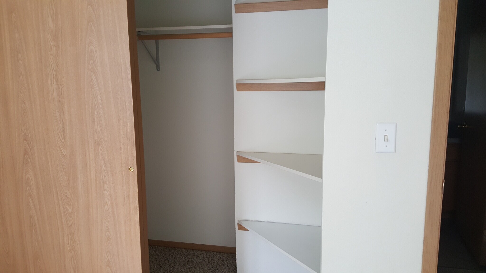 Building Photo - 450 NW Parr Dr