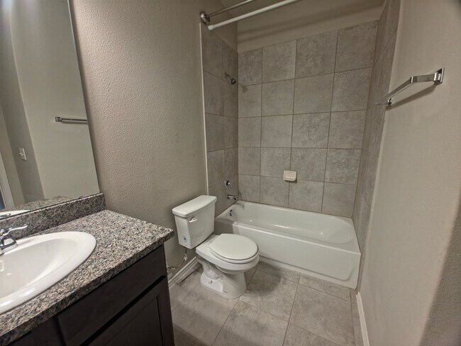 Building Photo - 138-140 Dodge Rd