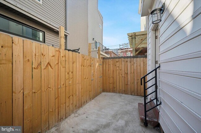 Building Photo - 1217 N 28th St