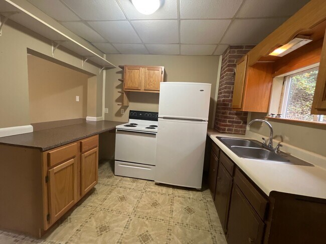 Building Photo - 150 Wellen Ave