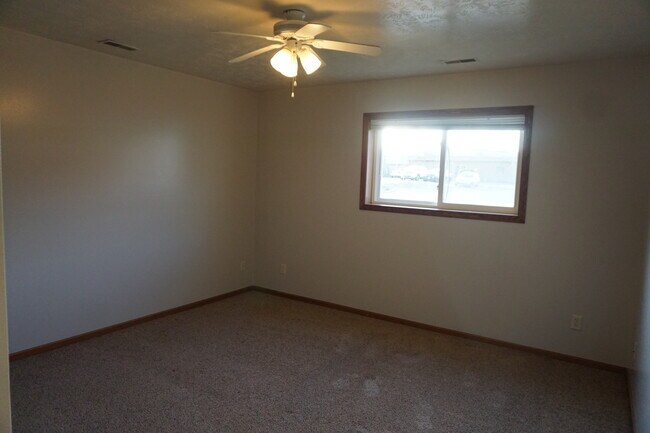 Building Photo - 1400 E Rushmore Dr