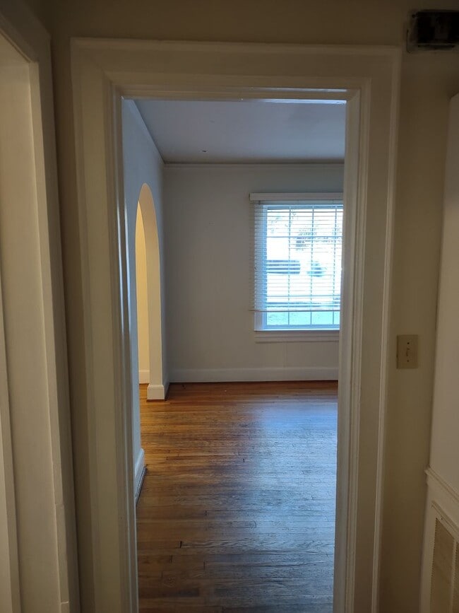 Building Photo - Adorable Two Bedroom Home in Edgewood!