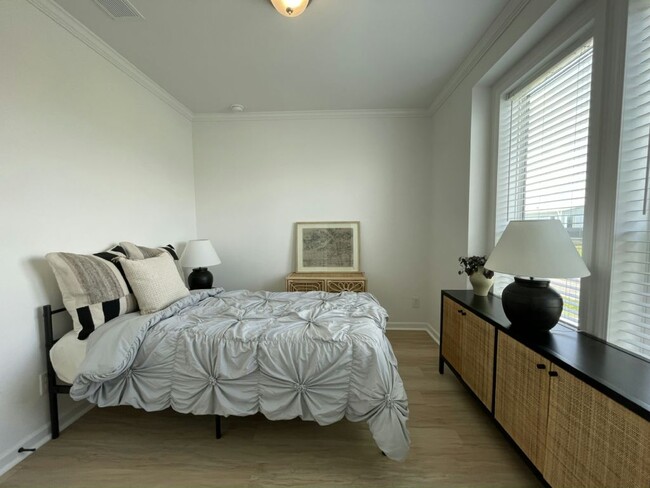 Building Photo - 4930 Coopers Hawk Pl