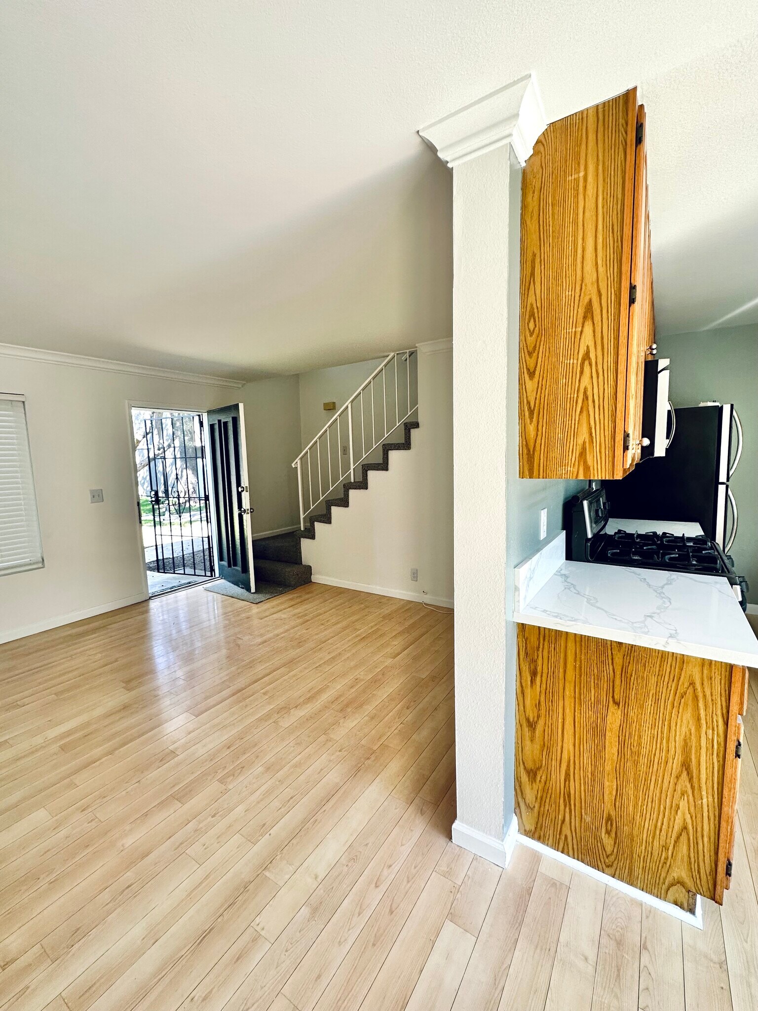 Building Photo - 8452 El Arroyo Dr