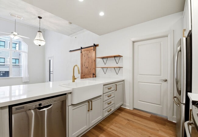 Building Photo - 1010 Rosine St