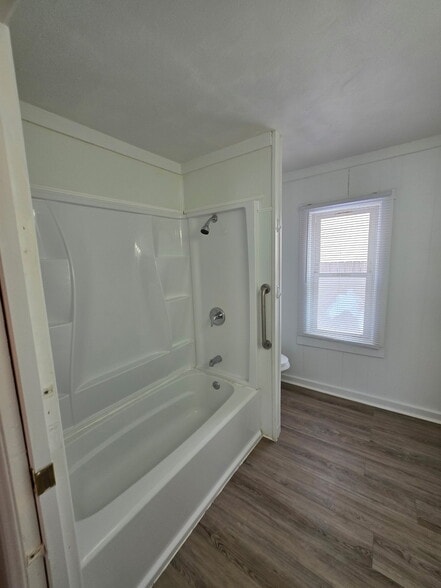 Building Photo - 825 Garfield Ave