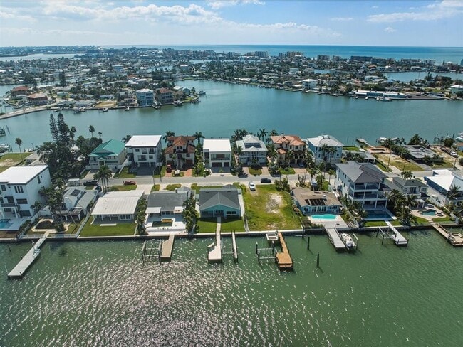 Building Photo - 828 Bay Point Dr