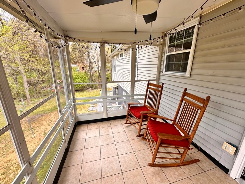 Building Photo - 53 Paw Paw Dr