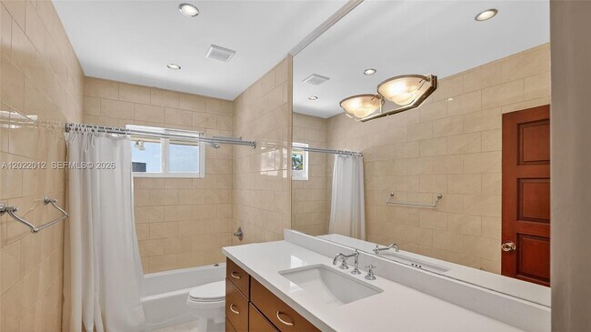 Building Photo - 3226 NE 168th St