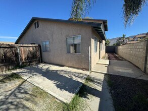 Building Photo - MeadSt221-223