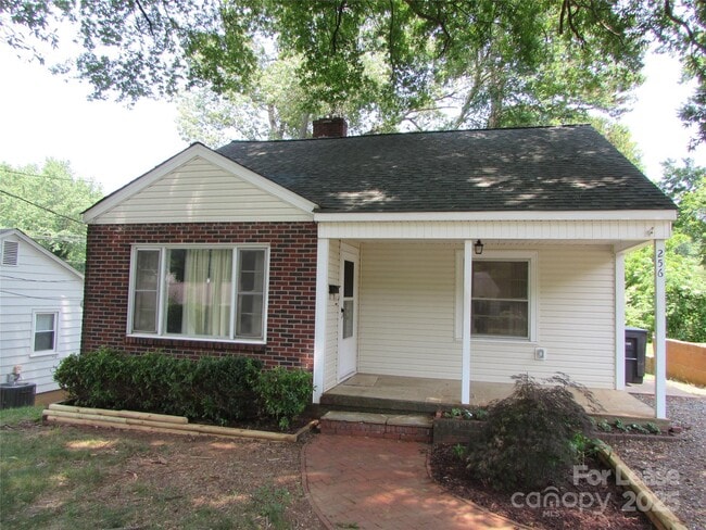 Primary Photo - 256 N Patterson St