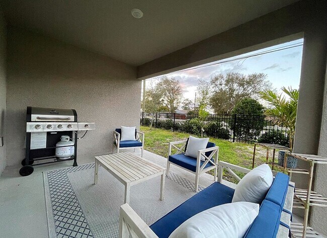 Building Photo - Spacious 3/2/2 with Fenced Yard