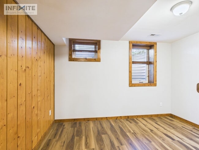 Building Photo - Spacious 4-Bedroom Apartment Just 4 Blocks from MSU!