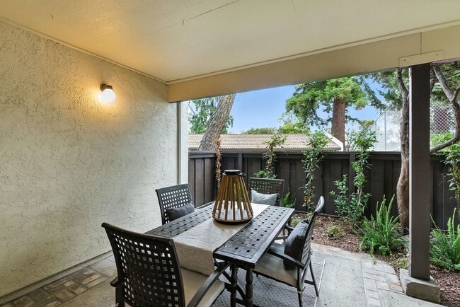 Building Photo - Beautifully Remodeled One-Bedroom Condo