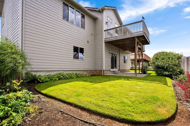 Building Photo - Spacious 4 bed, 3 bath home with sprawling views in West Salem