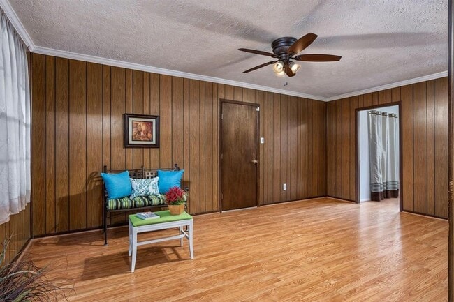 Building Photo - 1124 Helen Dr