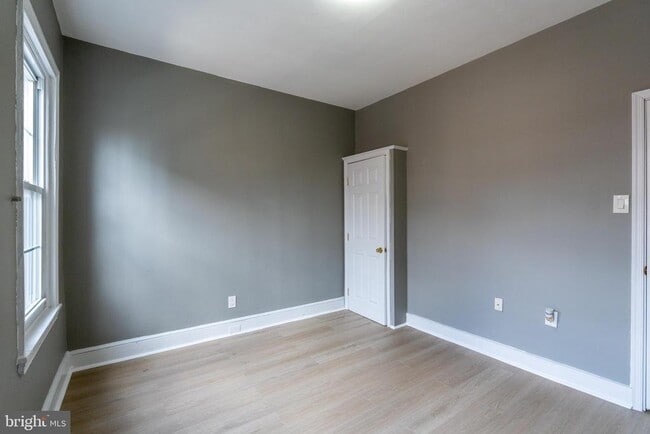 Building Photo - 1905 Waterloo St