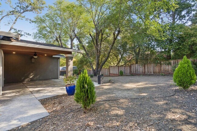 Building Photo - 2081 Buttner Rd