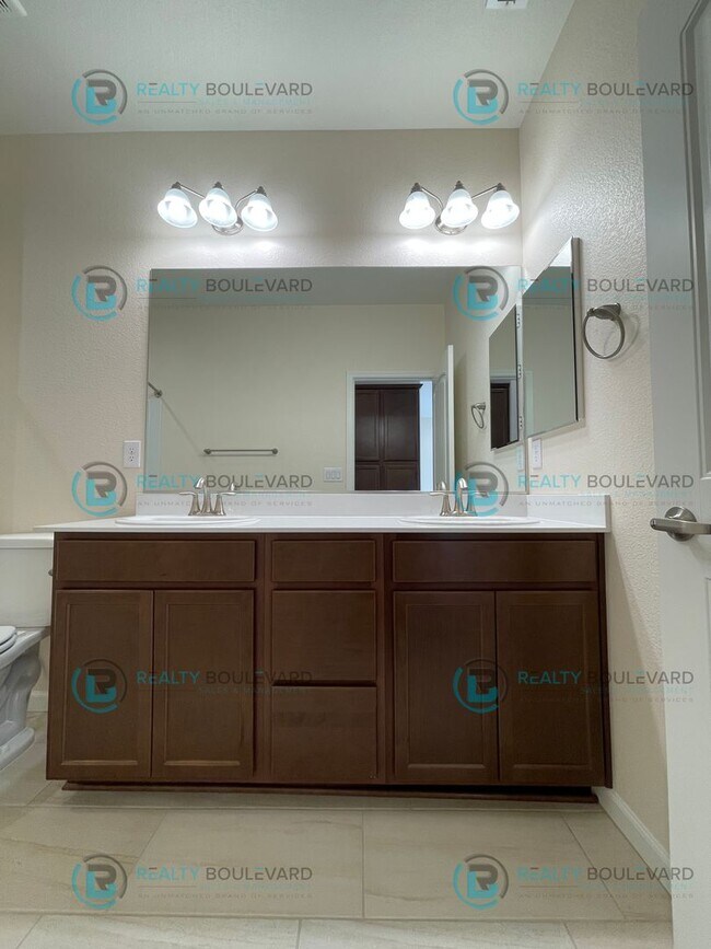 Building Photo - Luxury and Convenience Fully Equipped 3-Bedroom 2.5 Bathroom 2 Car Garage Townhome in Carson City