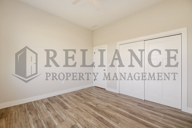 Building Photo - 619 Elmwood St