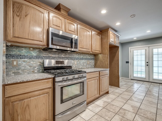 Building Photo - 3900 Hiddleston Cir