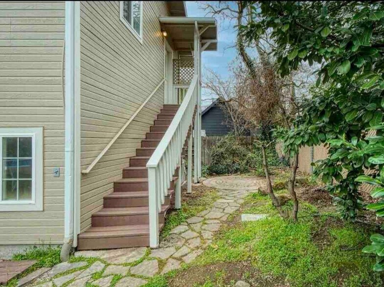 Building Photo - 1428 Crown Ave