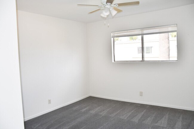 Building Photo - 733 S Fondren St