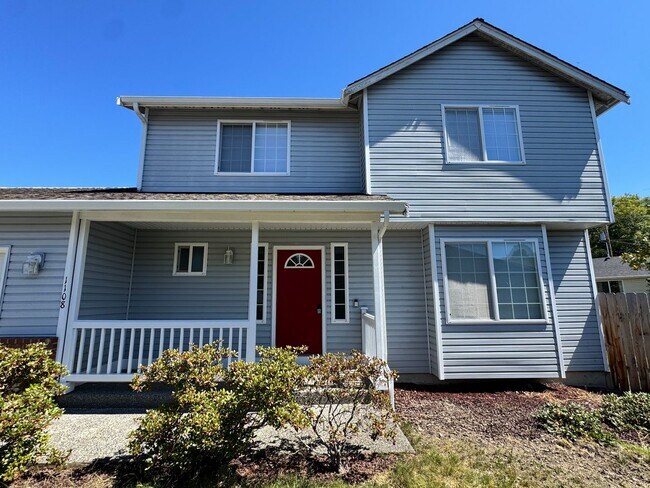 Building Photo - Fully updated 3 bed/2.5 bath home