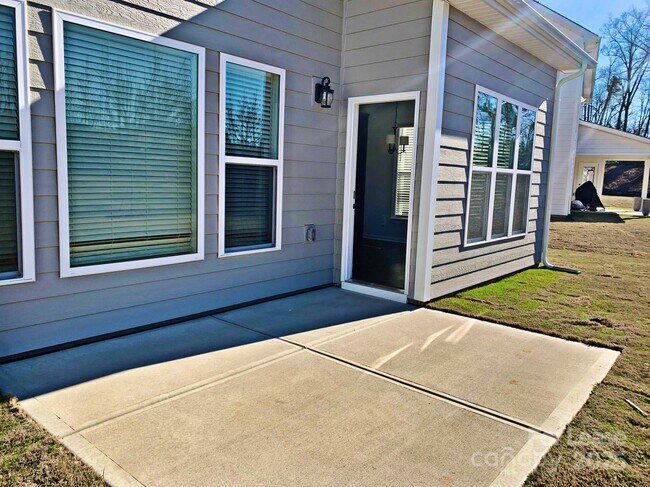 Building Photo - 7011 Kingfisher Way