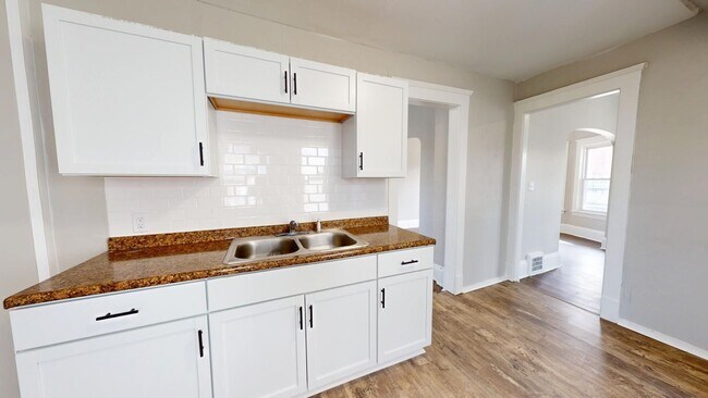 Building Photo - 5 bedroom/1 bath, Old Brooklyn