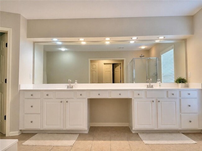 Building Photo - 1695 Montcliff Dr