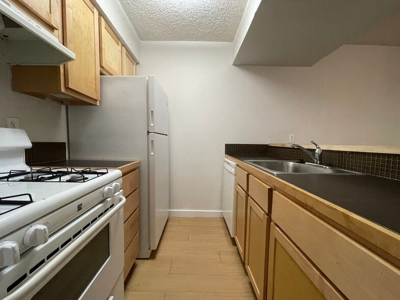 Interior Photo - Kensington Court