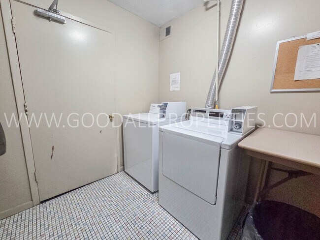 Building Photo - Summer Leasing Special: $995/month 2 Bed, 2 Bath Condo with Pool Access in Clive