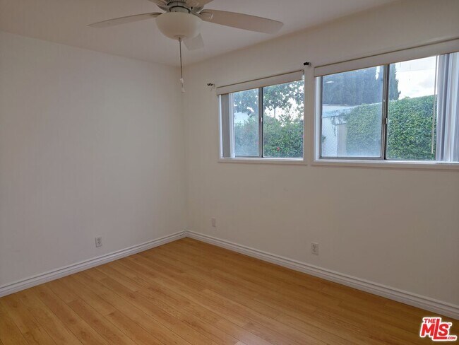 Building Photo - 2337 W Gramercy Ave