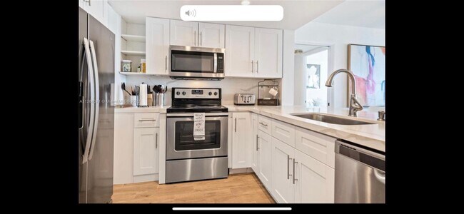 Building Photo - 400 S Pointe Dr