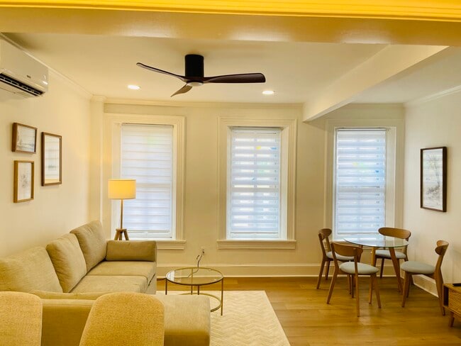 Building Photo - 313 C St SE