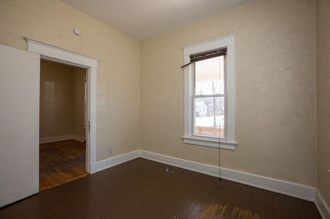 Building Photo - Charming Old Town Bungalow!