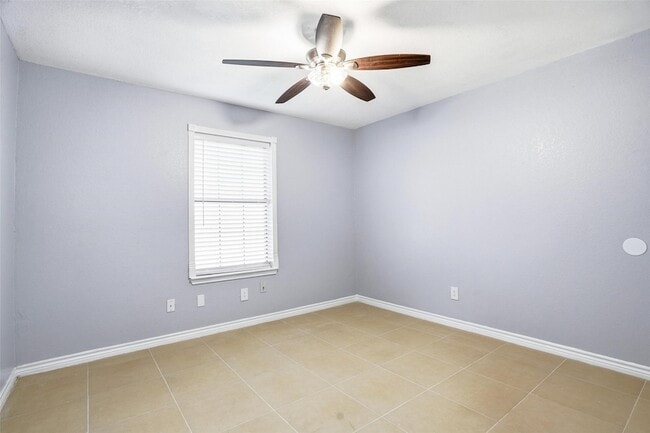 Building Photo - 416 Colonial Pl