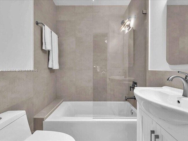 Building Photo - 920 W 47th Ct